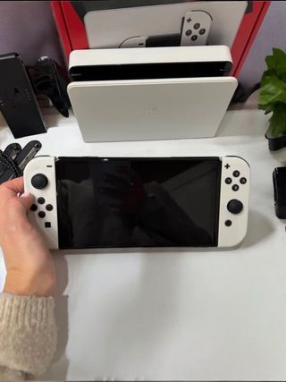 Nintendo Switch OLED Bianca e Nera