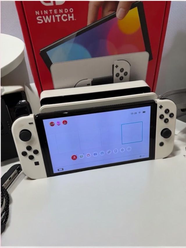 Nintendo Switch OLED Bianca e Nera
