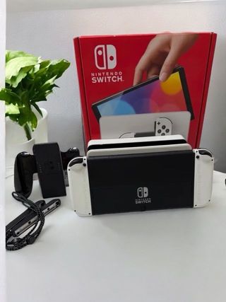 Nintendo Switch OLED Bianca e Nera