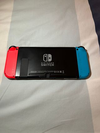 Nintendo Switch + Maletín + 3 Juegos
