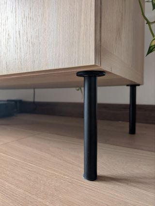 Mueble TV BESTÅ (puertas+baldas+patas PrettyLegs)