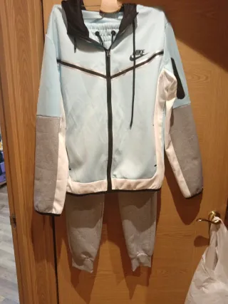 Conjunto deportivo Nike azul y gris