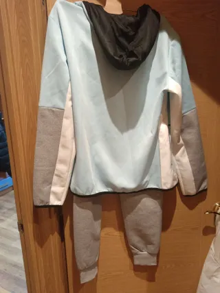 Conjunto deportivo Nike azul y gris