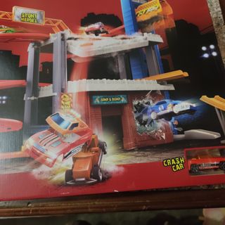 garage multipiano Majorette Stunt Heroes Crash Car