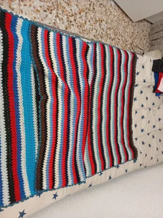 Manta artesanal tejida a crochet