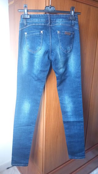Jeans donna con strass taglia 36