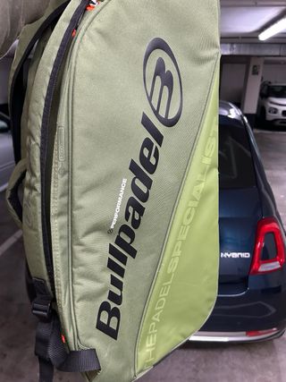 Paletero Bullpadel  COMO NUEVO