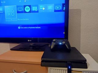 PS4 Slim 1TB + Mando Negro