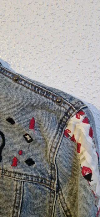 Cazadora vaquera Desigual bordada