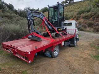 Grua portacoches bien cuidada