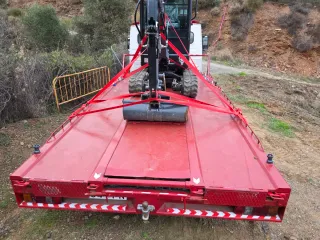 Grua portacoches bien cuidada