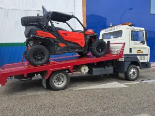 Grua portacoches bien cuidada se vende o se cambia