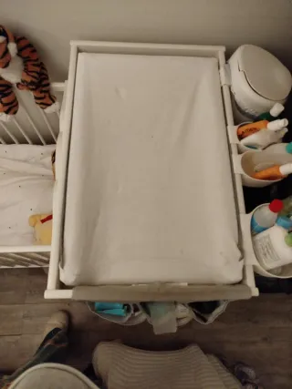 Cuna y cambiador bebé