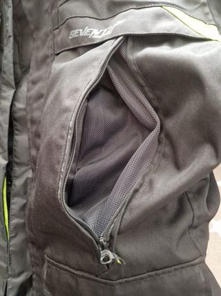 Chaqueta de moto negra