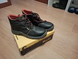 Botas de seguridad Kapital negras y rojas
