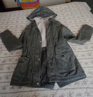 Abrigo verde forrado de borreguito