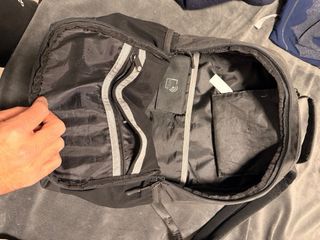 Mochila de trabajo gris y negra