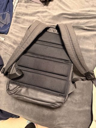Mochila de trabajo gris y negra