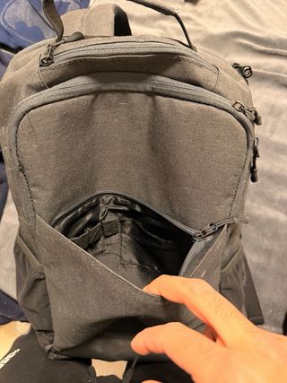 Mochila de trabajo gris y negra