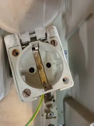 Cuadro eléctrico usado con varios componentes