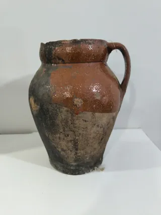 Cántaro antiguo de barro