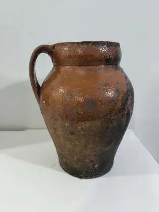 Cántaro antiguo de barro