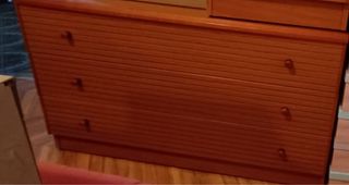 Cómoda de madera con espejo