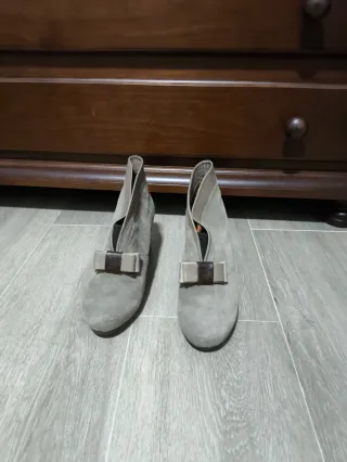 Zapatos botín beige piel con lazo