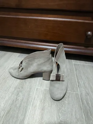 Zapatos botín beige piel con lazo