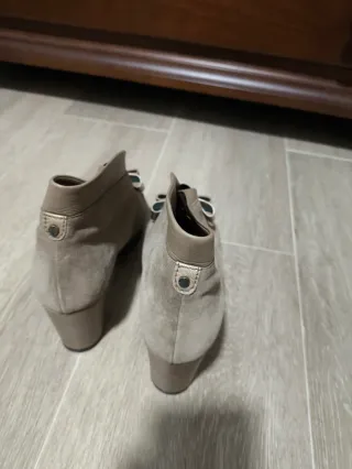 Zapatos botín beige piel con lazo
