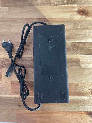 Cargador Patinete Eléctrico 54.6V 5A