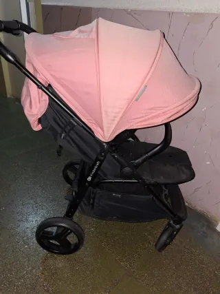 Carrito de bebé rosa y negro