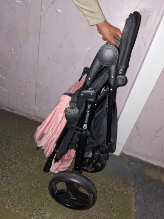 Carrito de bebé rosa y negro