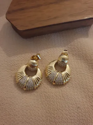 Pendientes chapados en oro