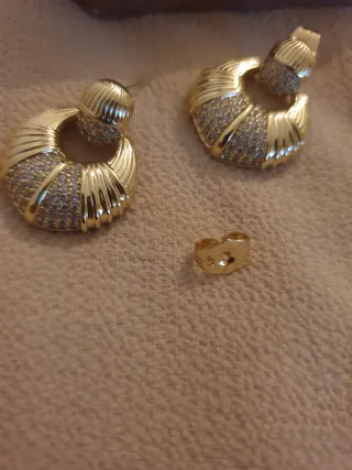 Pendientes chapados en oro