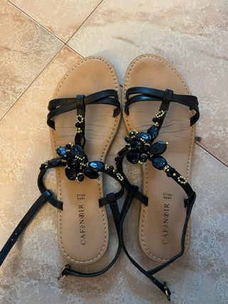 Sandali Cafènoir neri con perline in pelle