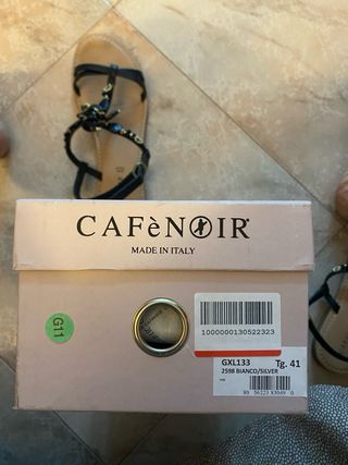 Sandali Cafènoir neri con perline in pelle