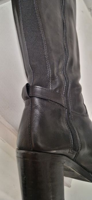 Botas altas de cuero negro un solo uso talla 36