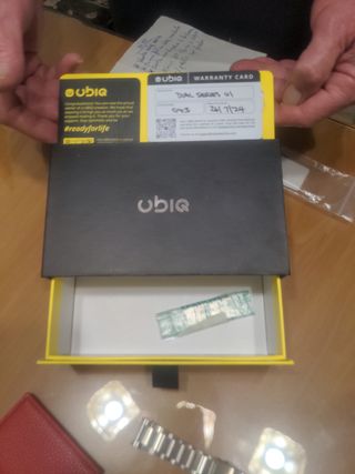 Reloj UBIQ púrpura y rojo