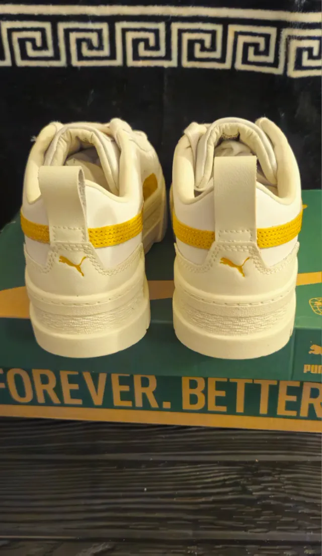 Zapatillas Puma Blancas y Amarillas