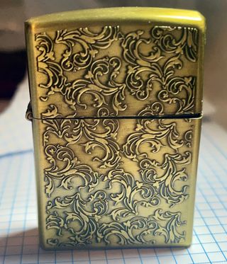 Mechero de gasolina bronce vintage