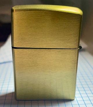 Mechero de gasolina bronce vintage