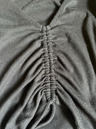 Camiseta corta cruzada negra