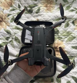 DOS DRONES PARA REPARAR O PIEZAS