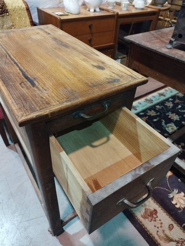 MESA CLÁSICA CON TABLA