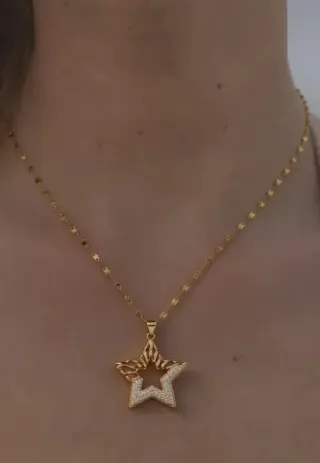 Collana con pendente a stella