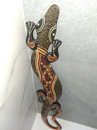 Salamandra decorativa pintada a mano