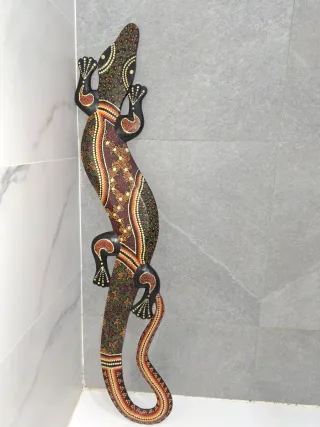 Salamandra decorativa pintada a mano