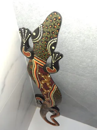 Salamandra decorativa pintada a mano