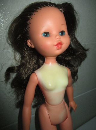 Muñeca CORE con vestidos, de BB, años 70